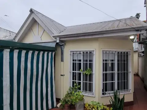 ### Impecable casa en venta 3 dormitorios + departamento monoambiente - Muñiz ###