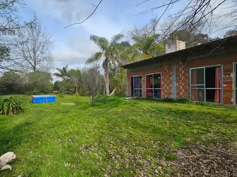 Terreno con construcción a terminar en Arana