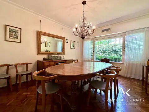 Casa 8 ambientes con 5 baños