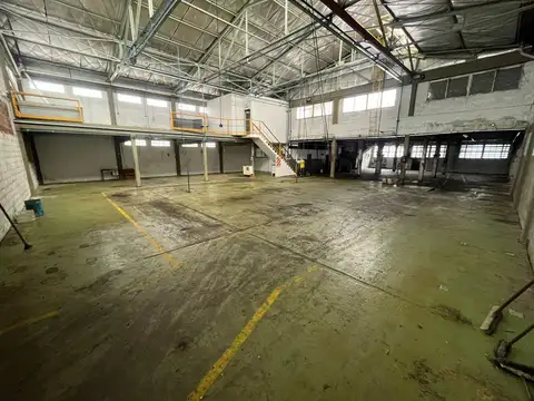 Galpon en Alquiler 74  mts Fondo