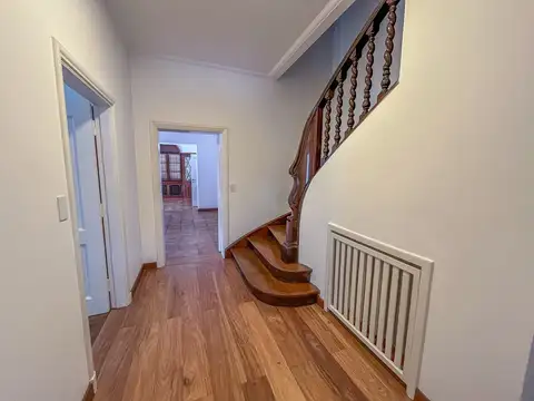 Casa en Alquiler con 1 cochera