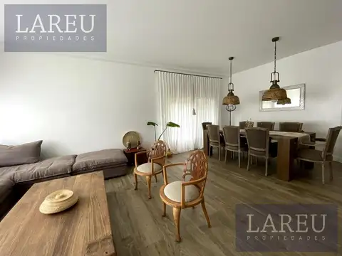 Casa 6 ambientes con 5 baños