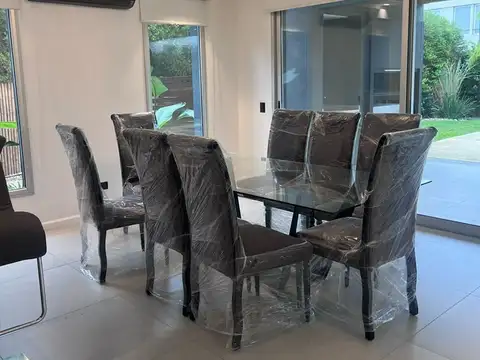 Casa en Alquiler con 1 cochera