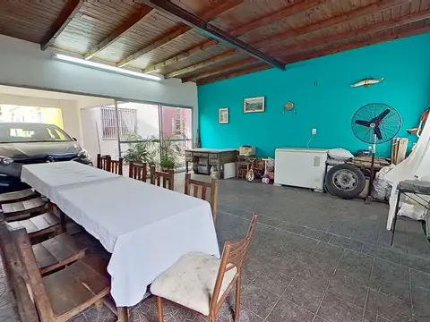 Casa 4 ambientes con 2 baños