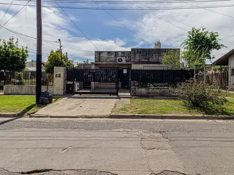 Venta casa 3 amb en Luis Guillón jardín y cochera