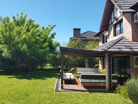 Casa en Venta en Campos De Alvarez, USD 410.000