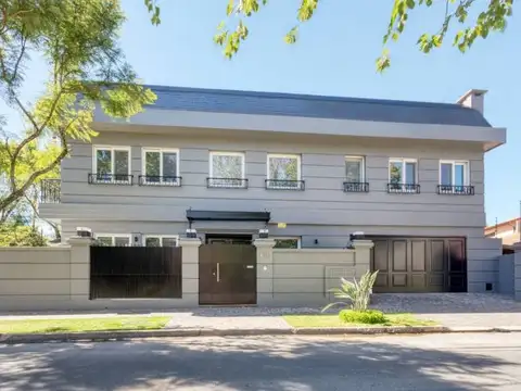 Excelente Casa en Venta en Acassuso
