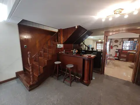 Casa en Venta con 3 cocheras