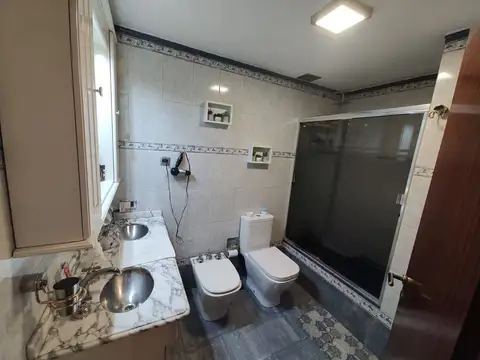 IMPONENTE CASA 7 AMBIENTES ESCUCHA OFERTAS!