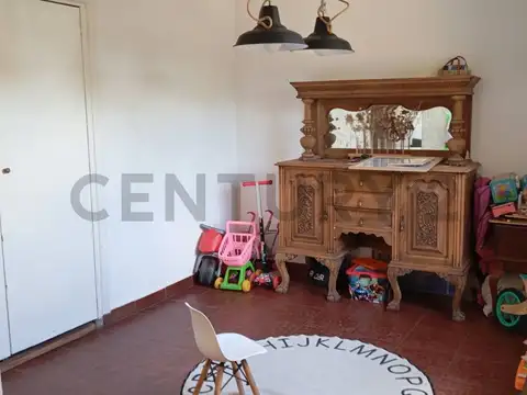 Casa en Alquiler con 2 cocheras