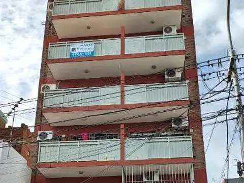 Avenida Cazón al 200