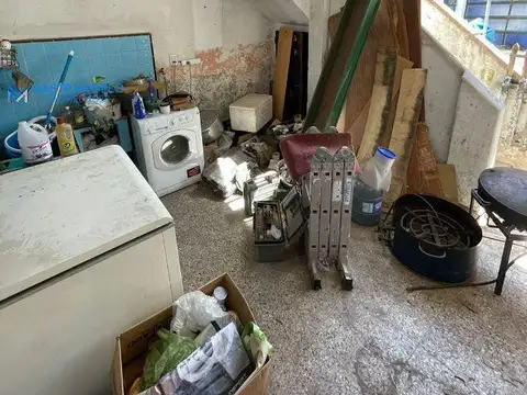 Casa + local / garage + depto con ingreso independiente en Loma Hermosa