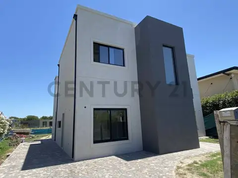 CASA 6 AMBIENTES CON VISTA AL AGUA