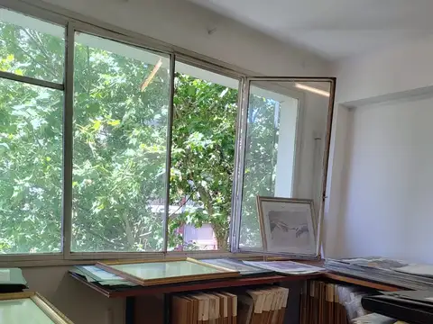 Excelente oficina amplia y muy luminosa. Se escuchan ofertas, permuta. Tiene que visitarla!