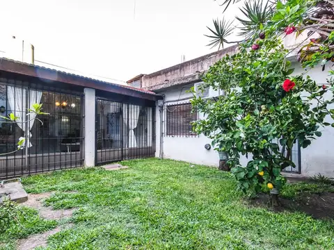 VENTA CASA 3 AMB. CIUDADELA COCHERA-QUINCHO-JARDÍN