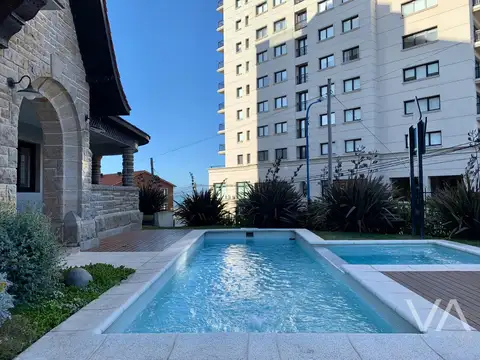 Espectacular departamento de 3 ambientes. Cochera. Playa Chica.