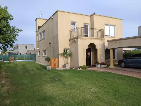 Casa en El Canton - Barrio El Golf