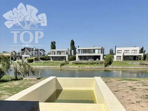 Casa 6 ambientes con 4 baños