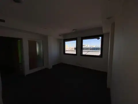 Oficina en Alquiler con 1 cochera