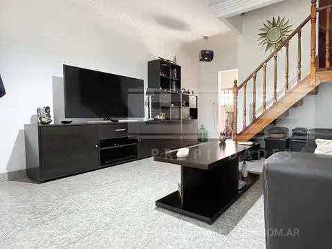 Depto Tipo Casa en Venta de 5 ambientes