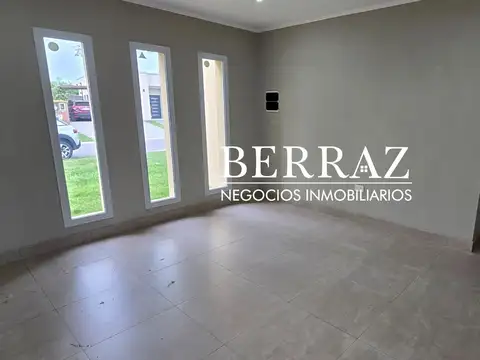 Casa en Alquiler con 3 cocheras