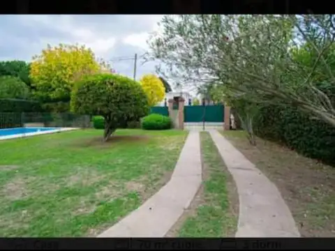 Casa en Venta con 3 cocheras