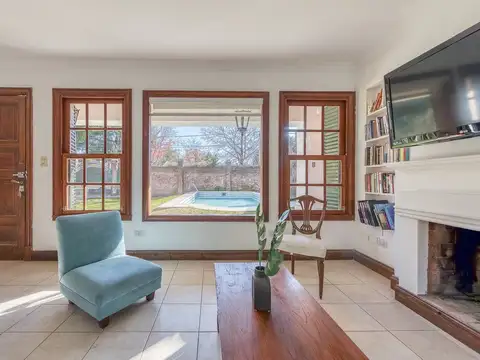 Casa en Venta con 3 cocheras