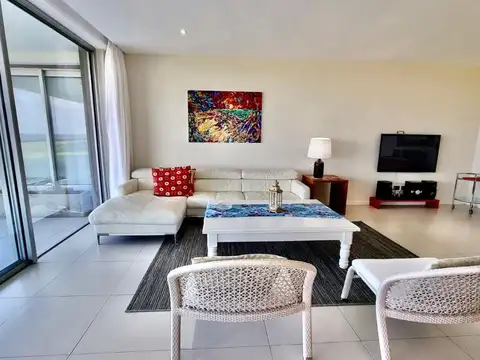 Departamento - Alquiler temporario - Uruguay, PLAYA BRAVA PUNTA DEL ESTE - RAMBLA BATLLE PACHECHO 00