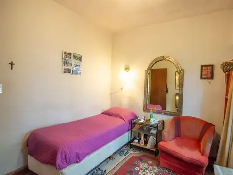 Casa 6 ambientes con 2 baños