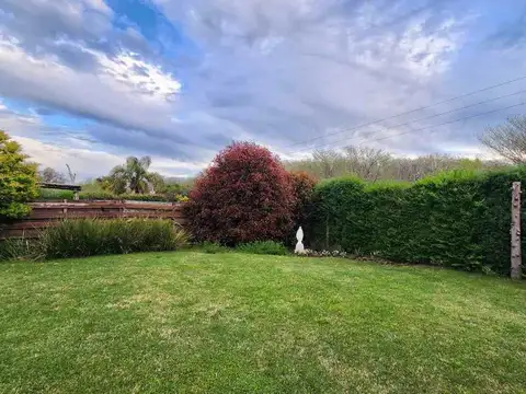 Casa en Venta con 2 cocheras