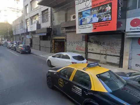 Azcuénaga e/ Tucumán y Lavalle