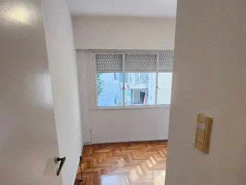 2 amb. impecable pint. y plastif. cocina y comedor diario lav. bajas expensas