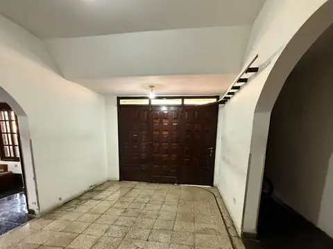 CASA 4 AMBIENTES EN VENTA LANUS ESTE CON JARDIN