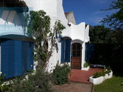 Casa 4 ambientes con 3 baños