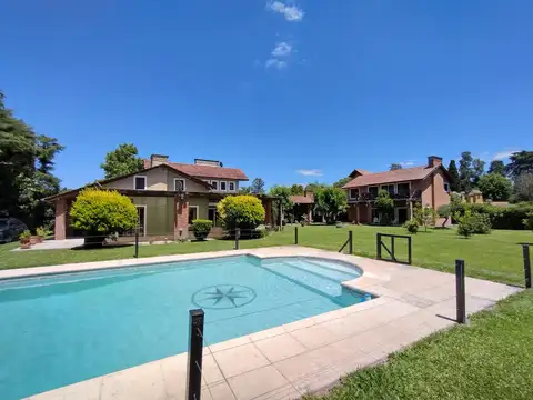 Venta. 2 Casas Sobre Lote De 1.900 M2. Quincho Y Pileta. El Remanso