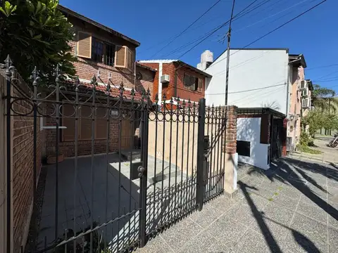 VENTA DUPLEX 3 AMBIENTES, GARAJE, PATIO