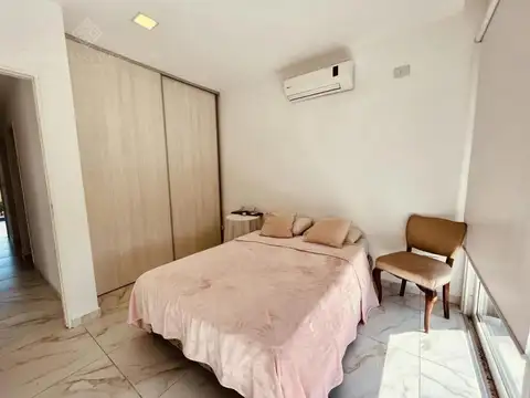 Casa en Venta con 4 cocheras
