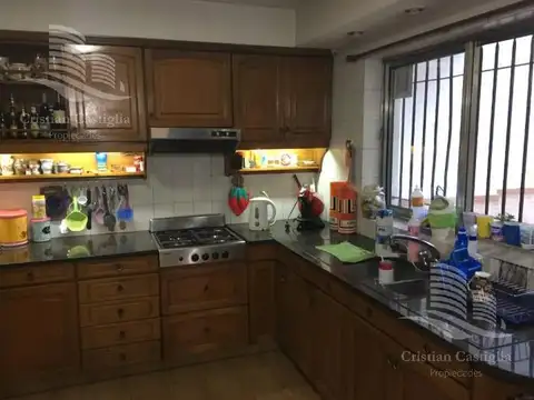 Casa 5 ambientes con 3 baños