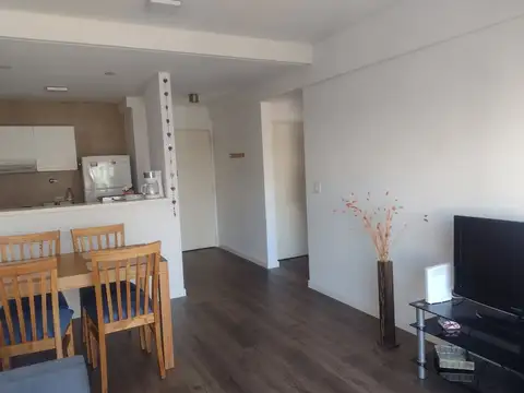 Alquiler depto 2 amb balcón y cochera Villa Urquiz