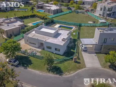 Casa 4 ambientes con 3 baños