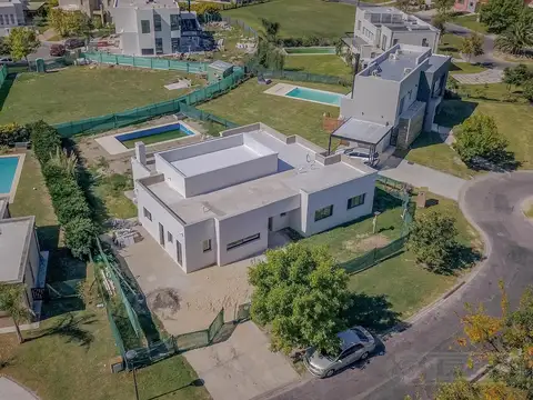 Casa en Venta en El Cantón - Barrio Golf, USD 245.000