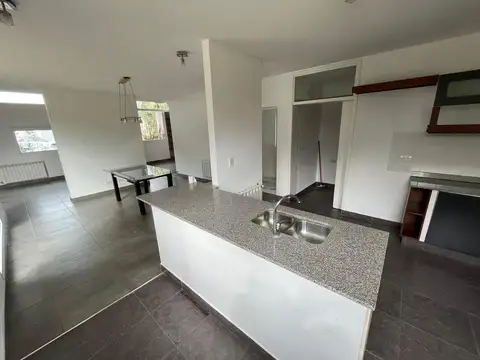 VENTA: casa de tres dormitorios con jardín y pileta en barrio privado Funes Hills, San Marino