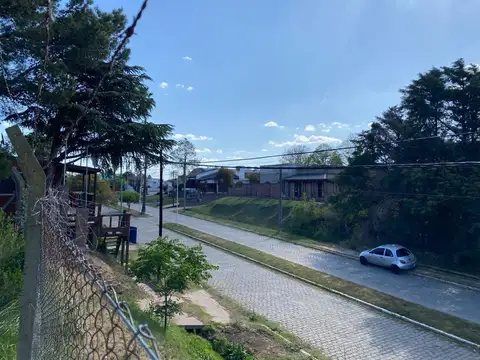 Obligado e/ Leloir y Pasaje Frías