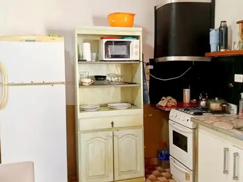 Casa 4 ambientes con 1 baño