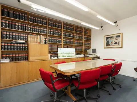 SAN NICOLAS OFICINA AL FRENTE 5AMBIENTES Y BAULERA