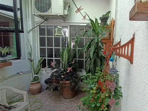 PH 3 AMBIENTES AL FRENTE C/PATIO