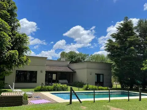 Casa en Venta en Lujan, USD 350.000