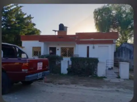 Venta casa de 3 Dormitorios - 2 baños- Valle Hermoso