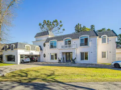 Casa Residencial en Lujoso Country de Pilar