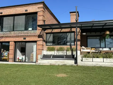 Casa a la laguna con increible espejo de agua